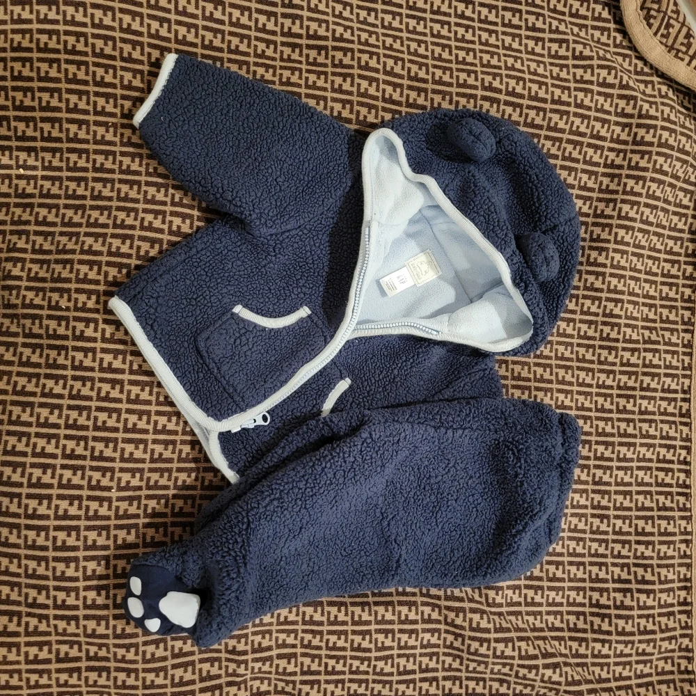 Baby Gap Adorable Gap fuzzy matching sweat suit baby bear jacket winter newborn